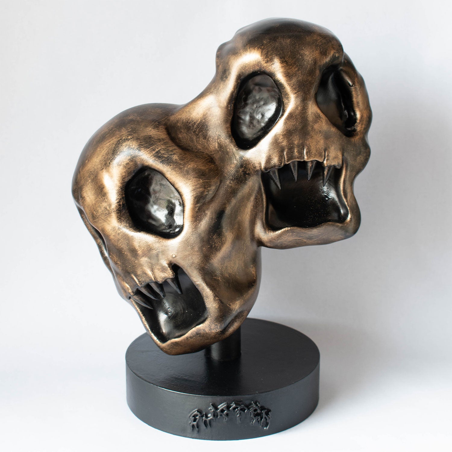 n°001 • Loharoa • Dual Skull Artifact