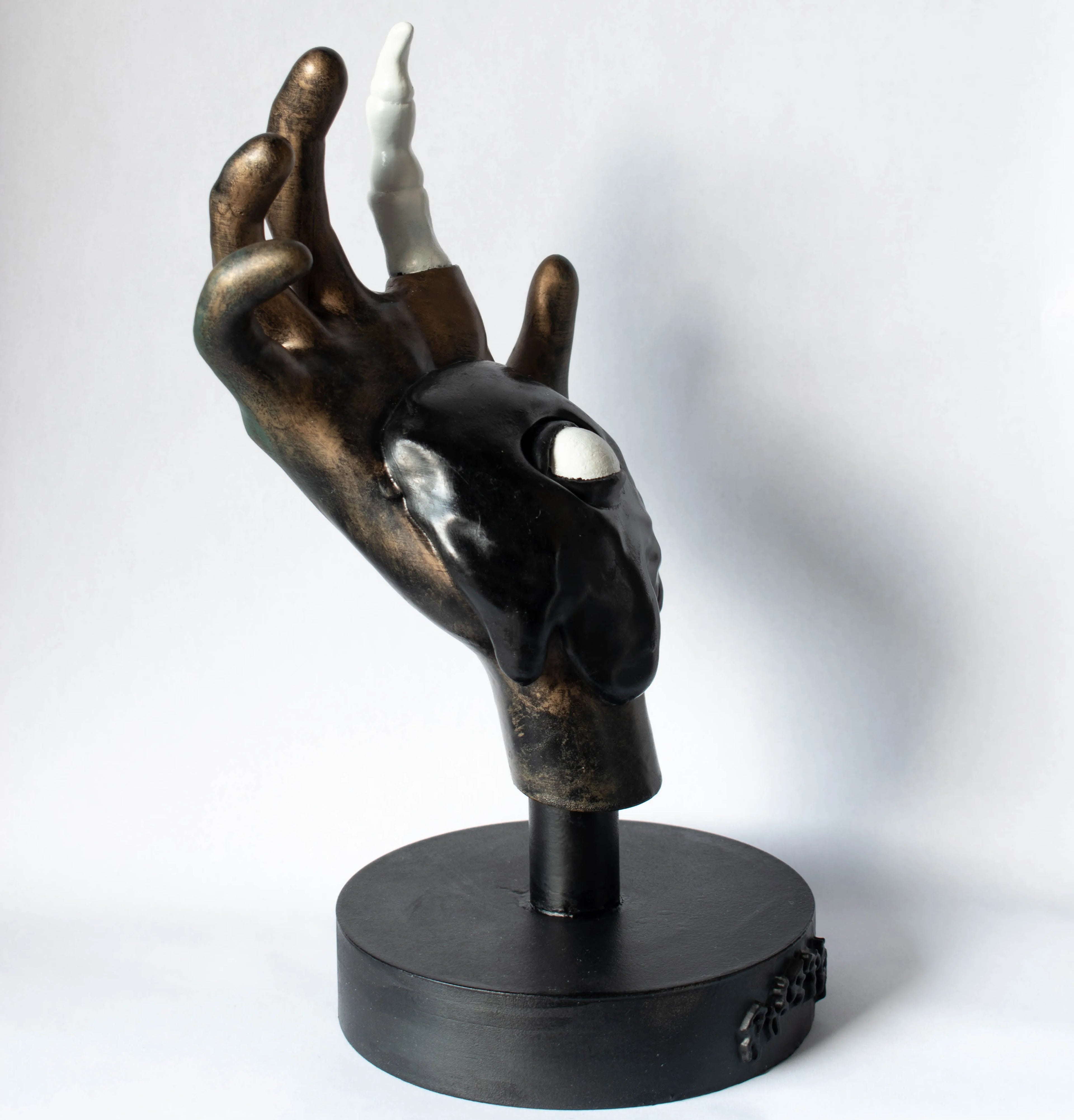 n°002 • Tavola • Golden Hand