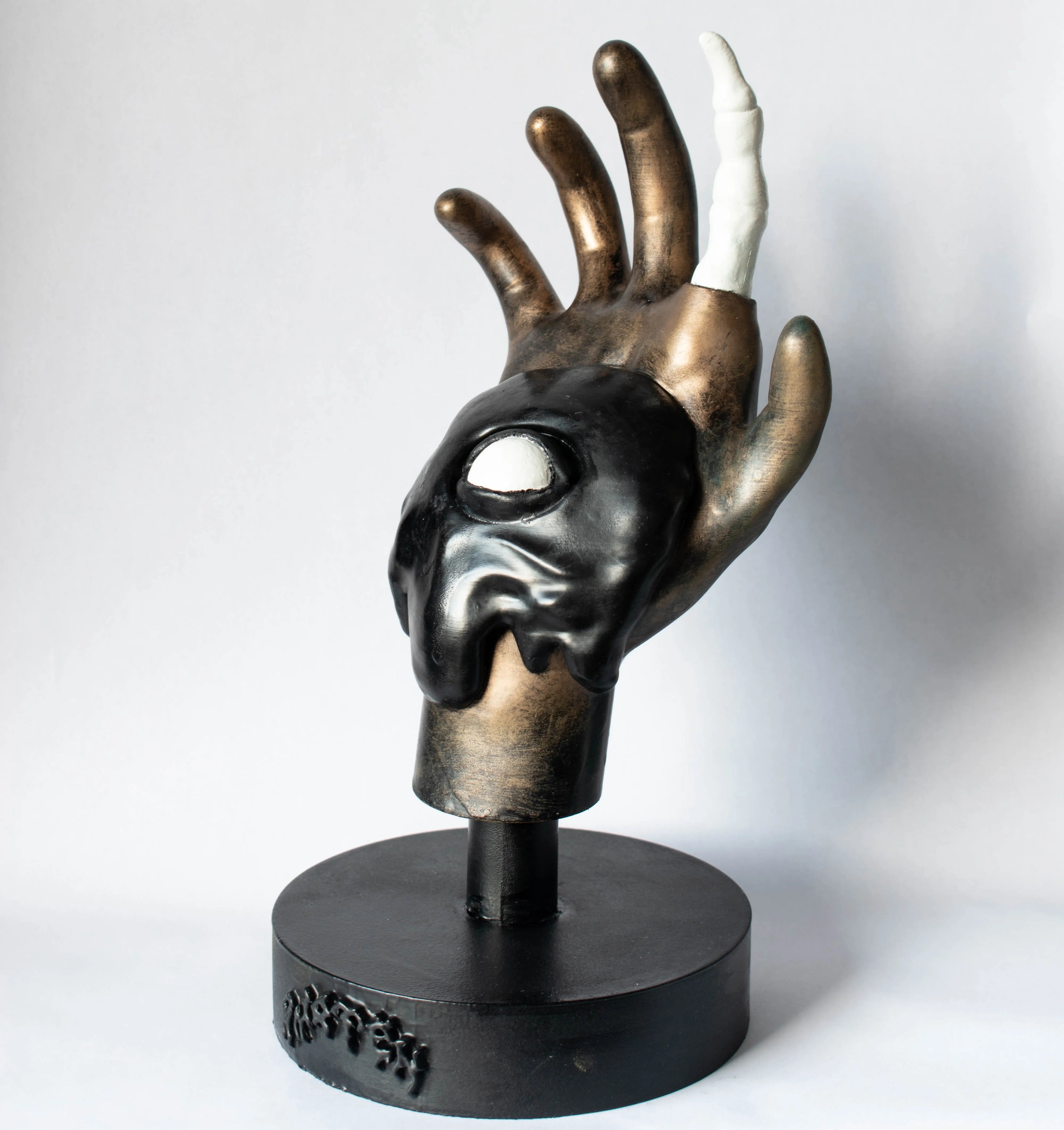n°002 • Tavola • Golden Hand